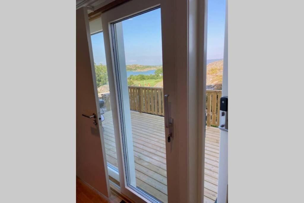 Mycket Trevlig Stuga Pa Braennoe Med Havsutsikt Branno Luaran gambar